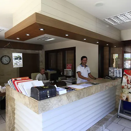 勒达海滩酒店 3*